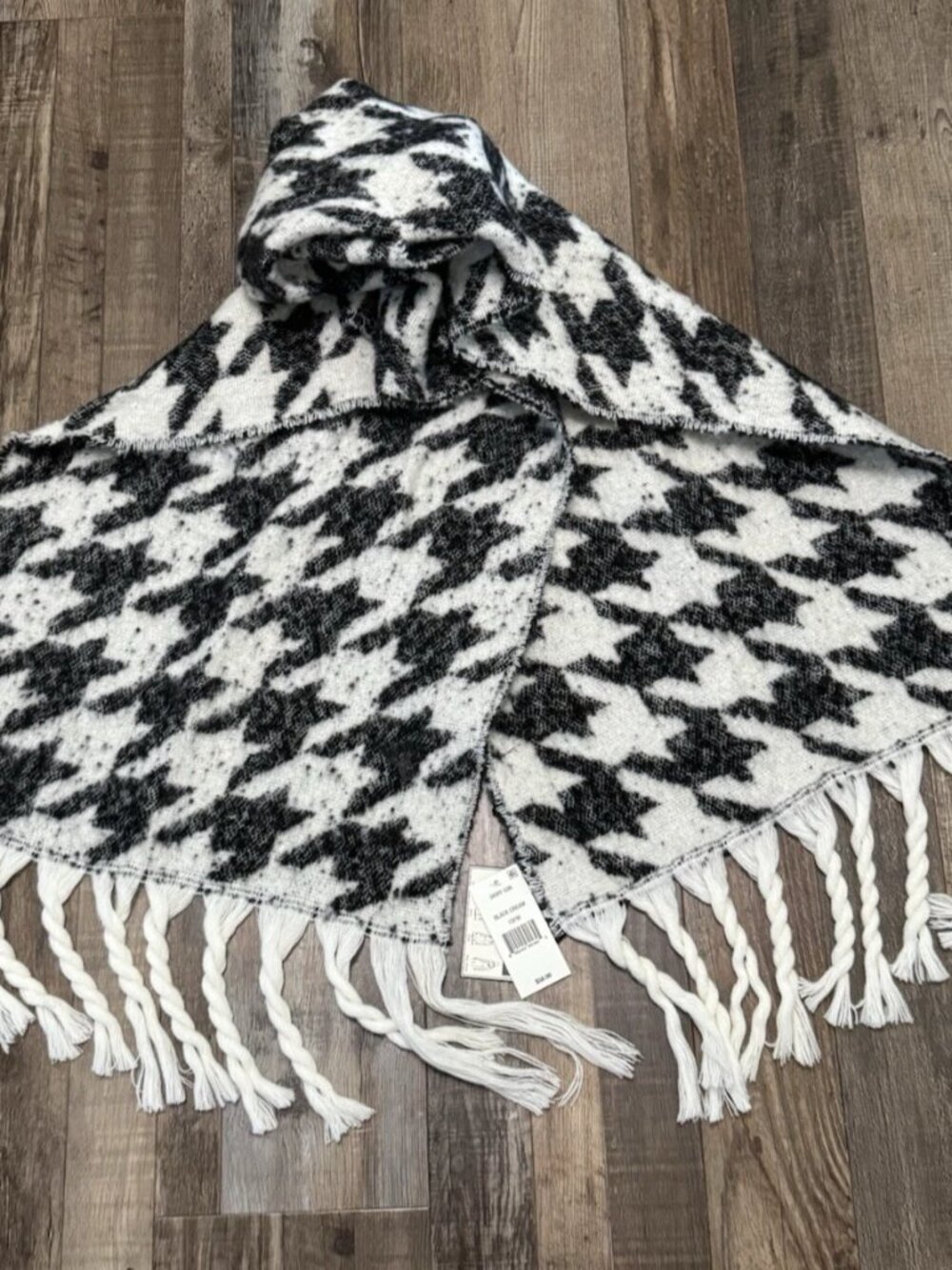 NWT DKNY Women's Oversized Houndstooth Blanket Wrap Scarf Black Cream MSRP $58